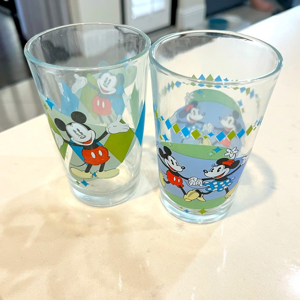 2 Mickey and Minnie drinking glasses